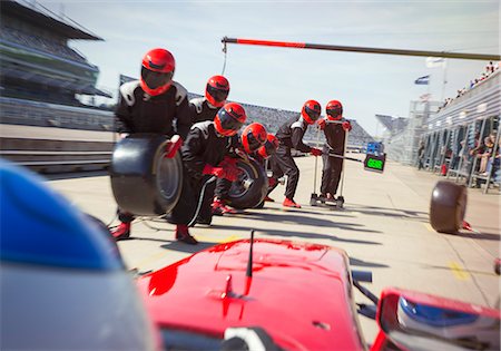 simsearch:700-00546343,k - Pit crew with tires ready for nearing formula one race car in pit lane Stock Photo - Premium Royalty-Free, Code: 6113-08927920