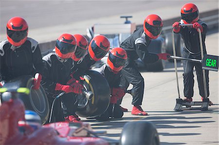 simsearch:632-03403433,k - Pit crew with tires ready for nearing formula one race car in pit lane Stock Photo - Premium Royalty-Free, Code: 6113-08927924