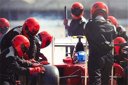simsearch:700-00546343,k - Pit crew replacing tires on formula one race car in pit lane Stock Photo - Premium Royalty-Free, Code: 6113-08927937