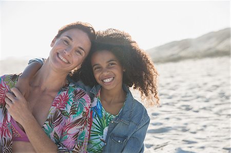 simsearch:6108-06167233,k - Portrait smiling, confident mother and daughter hugging on sunny, summer beach Photographie de stock - Premium Libres de Droits, Code: 6113-09027635