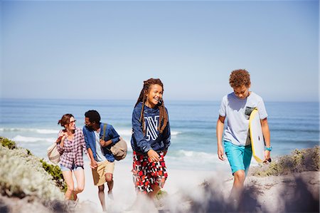 simsearch:649-06717264,k - Family walking with boogie board on sunny summer ocean beach Stock Photo - Premium Royalty-Free, Code: 6113-09027712