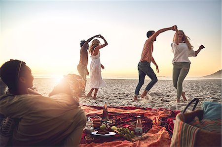 simsearch:6113-07147024,k - Young couples dancing, enjoying picnic on summer beach Stock Photo - Premium Royalty-Free, Code: 6113-09027917