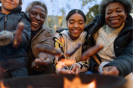 simsearch:6113-07159174,k - Happy grandparents and grandchildren roasting hot dogs over campfire Stock Photo - Premium Royalty-Free, Code: 6113-09157598