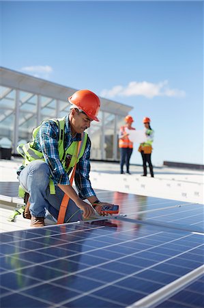 simsearch:6108-06168107,k - Engineer testing solar panel at power plant Stock Photo - Premium Royalty-Free, Code: 6113-09157777