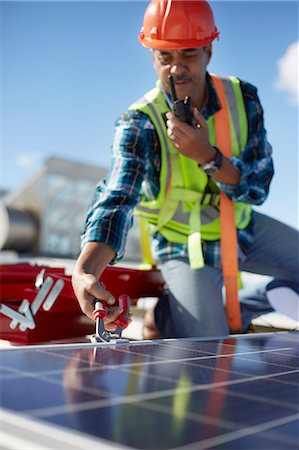simsearch:6108-06168107,k - Male engineer with walkie-talkie repairing solar panel at power plant Stock Photo - Premium Royalty-Free, Code: 6113-09157784