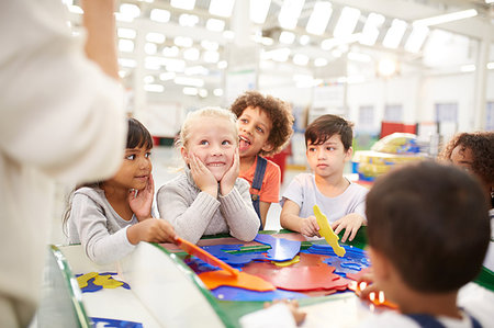 Kids playing in science center Stock Photo - Premium Royalty-Free, Code: 6113-09178874