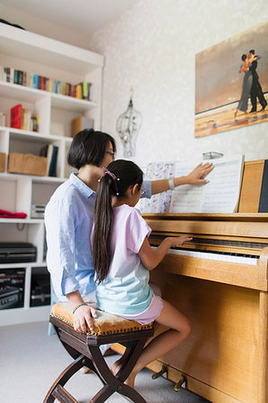 simsearch:628-07072734,k - Mother and daughter playing piano Stock Photo - Premium Royalty-Free, Code: 6113-09199967