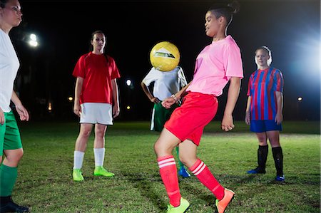 simsearch:858-05604961,k - Young female soccer players practicing on field at night Photographie de stock - Premium Libres de Droits, Code: 6113-09111862