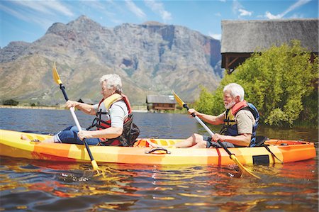 simsearch:6122-07699789,k - Active senior couple kayaking on sunny summer lake Stock Photo - Premium Royalty-Free, Code: 6113-09131504