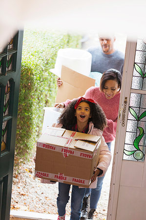 simsearch:614-06896477,k - Excited family moving into new house Stock Photo - Premium Royalty-Free, Code: 6113-09241248