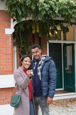simsearch:632-05845211,k - Portrait confident couple with house keys outside new house Stock Photo - Premium Royalty-Free, Code: 6113-09241291