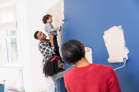 simsearch:649-03667431,k - Family painting wall Stock Photo - Premium Royalty-Free, Code: 6113-09241314