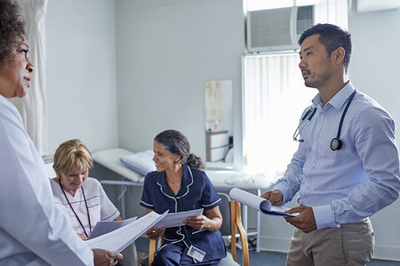 Doctors meeting, consulting in clinic Stock Photo - Premium Royalty-Free, Code: 6113-09241506