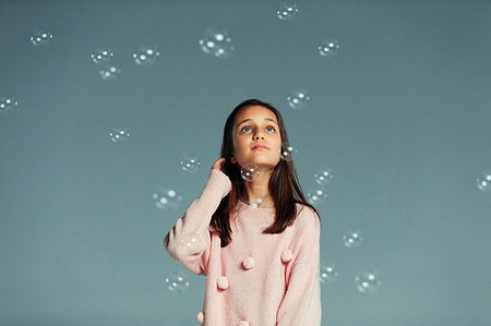 simsearch:695-03376367,k - Curious girl watching bubbles fall Stock Photo - Premium Royalty-Free, Code: 6113-09272496