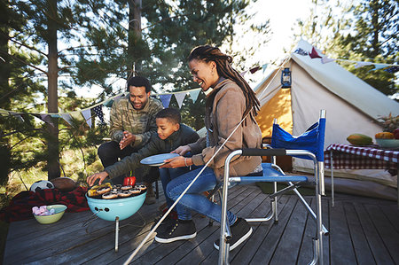 simsearch:846-02793585,k - Family cooking vegetables at campsite grill Stock Photo - Premium Royalty-Free, Code: 6113-09272879