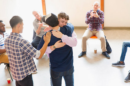 simsearch:859-06808650,k - Men hugging and clapping in group therapy Stock Photo - Premium Royalty-Free, Code: 6113-09220775