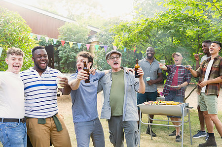 simsearch:6113-07146985,k - Happy, exuberant male friends drinking beer and singing during backyard barbecue Foto de stock - Sin royalties Premium, Código: 6113-09239773