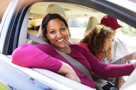 simsearch:614-06623416,k - Portrait happy woman in car with family on road trip Stock Photo - Premium Royalty-Free, Code: 6113-09239862