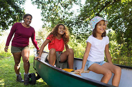 simsearch:6113-08393683,k - Happy mother and daughters pushing canoe in woods Stock Photo - Premium Royalty-Free, Code: 6113-09239873