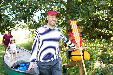 simsearch:649-06716990,k - Family carrying canoe in woods Stock Photo - Premium Royalty-Free, Code: 6113-09239870