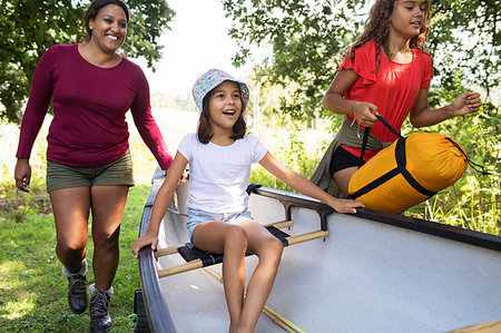 simsearch:6113-08393683,k - Happy family with canoe Stock Photo - Premium Royalty-Free, Code: 6113-09239880