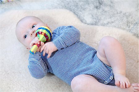 simsearch:6115-06778553,k - Baby boy playing with rattle, Munich, Bavaria, Germany Stock Photo - Premium Royalty-Free, Code: 6115-06778555