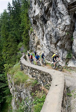 simsearch:6115-06778762,k - Group Of Mountain Bikers, Schattwald, Bavaria, Germany Photographie de stock - Premium Libres de Droits, Code: 6115-06778872