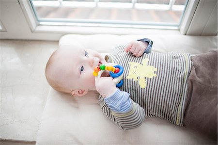 simsearch:6115-07539732,k - Baby boy playing with rattle, Munich, Bavaria, Germany Stock Photo - Premium Royalty-Free, Code: 6115-06779096