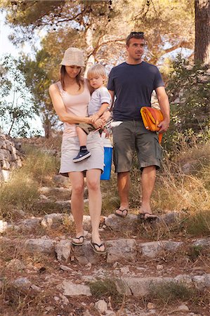 simsearch:6115-07539767,k - Croatia, Dalmatia, Parents with one child arriving on camp site Foto de stock - Sin royalties Premium, Código: 6115-06732812