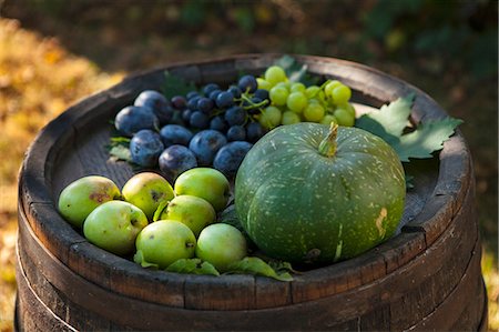 simsearch:6115-06732928,k - Several Fruits On Wooden Barrel, Croatia, Slavonia, Europe Stock Photo - Premium Royalty-Free, Code: 6115-06732953