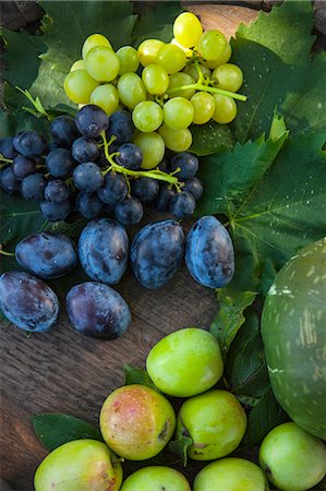 simsearch:6115-06732928,k - Fresh Grapes And Plums, Croatia, Slavonia, Europe Stock Photo - Premium Royalty-Free, Code: 6115-06732954