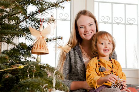 simsearch:6115-06778498,k - Mother and daughter decorating Christmas tree, Munich, Bavaria, Germany Stock Photo - Premium Royalty-Free, Code: 6115-06967051