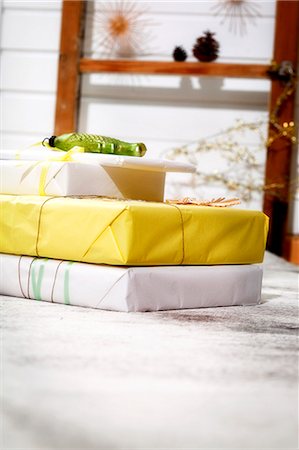 Christmas decoration, gift boxes, stacked, Munich, Bavaria, Germany Stock Photo - Premium Royalty-Free, Code: 6115-06967062