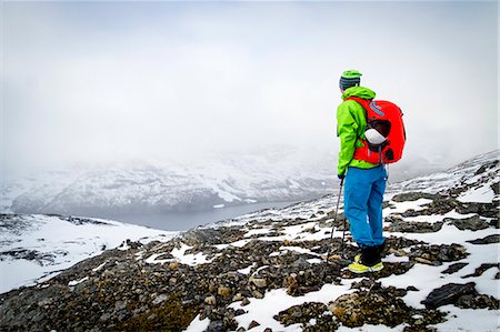 Hiker taking a look at fjord in mountain scenery, Norway, Europe Foto de stock - Sin royalties Premium, Código: 6115-07109780