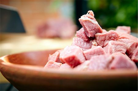 simsearch:6115-07282765,k - Raw Beef On Plate Stock Photo - Premium Royalty-Free, Code: 6115-07282744