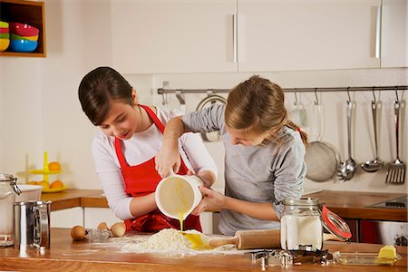 Children making Christmas cookies, Munich, Bavaria, Germany Stock Photo - Premium Royalty-Free, Code: 6115-07282704