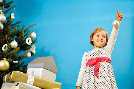 simsearch:6115-07539732,k - Little girl holding Christmas bauble, Munich, Bavaria, Germany Stock Photo - Premium Royalty-Free, Code: 6115-07282875