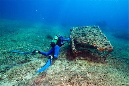 scuba and coral - Diving, Adriatic Sea, Croatia, Europe Stock Photo - Premium Royalty-Free, Code: 6115-07539851