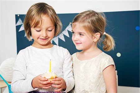 simsearch:6115-06778498,k - Children on birthday party having fun, Munich, Bavaria, Germany Stock Photo - Premium Royalty-Free, Code: 6115-08066236