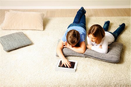 simsearch:625-00801205,k - Children using tablet computer at home, Munich, Bavaria, Germany Stock Photo - Premium Royalty-Free, Code: 6115-08066337