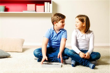 simsearch:649-07064267,k - Children using tablet computer at home, Munich, Bavaria, Germany Stock Photo - Premium Royalty-Free, Code: 6115-08066339