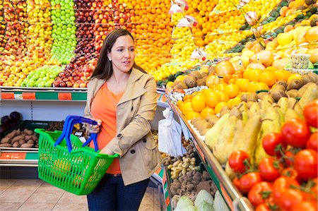 simsearch:6115-07282767,k - Female customer shopping in greengrocer's shop Stock Photo - Premium Royalty-Free, Code: 6115-08149294