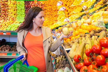 simsearch:6115-07282767,k - Female customer shopping in greengrocer's shop Stock Photo - Premium Royalty-Free, Code: 6115-08149295