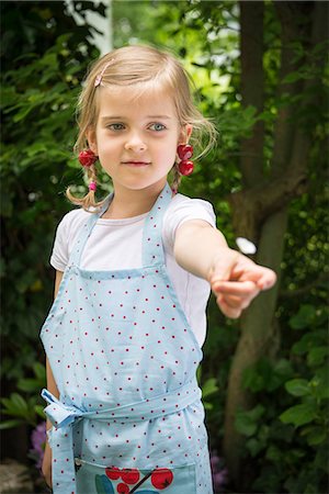 simsearch:6115-07539732,k - Little girl with cherries dangling from her ears Stock Photo - Premium Royalty-Free, Code: 6115-08100437