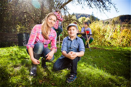 simsearch:6115-08101366,k - Multi-generation family in garden, Munich, Bavaria, Germany Stock Photo - Premium Royalty-Free, Code: 6115-08100651