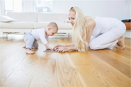 simsearch:6115-07539732,k - Mother and baby playing with digital tablet Stock Photo - Premium Royalty-Free, Code: 6115-08104901