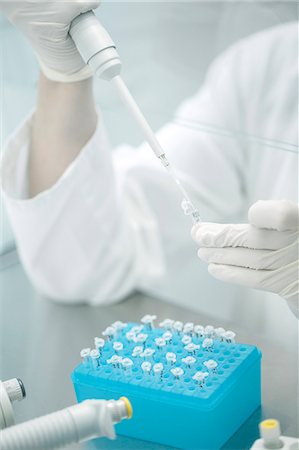 simsearch:6113-07589192,k - Scientist pipetting samples for testing Stock Photo - Premium Royalty-Free, Code: 6115-08105221