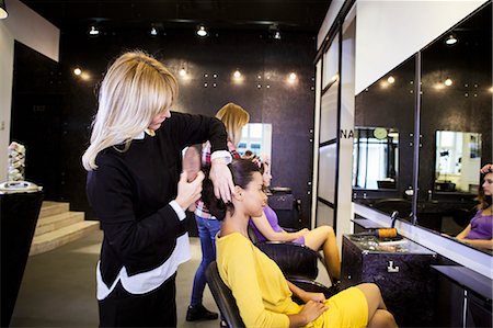 simsearch:6118-08660009,k - Hairdresser brushing customer's hair in hair salon Stock Photo - Premium Royalty-Free, Code: 6115-08416291