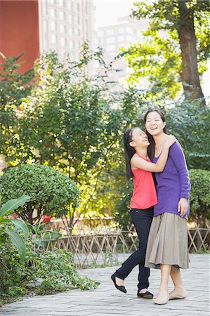 simsearch:6108-06167233,k - Mother and Daughter Embracing and Laughing Photographie de stock - Premium Libres de Droits, Code: 6116-06938821