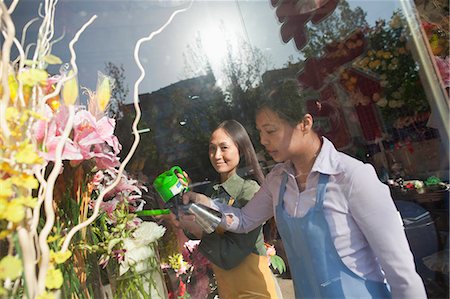 small business asian - Florist Working In Flower Shop Stock Photo - Premium Royalty-Free, Code: 6116-06938964